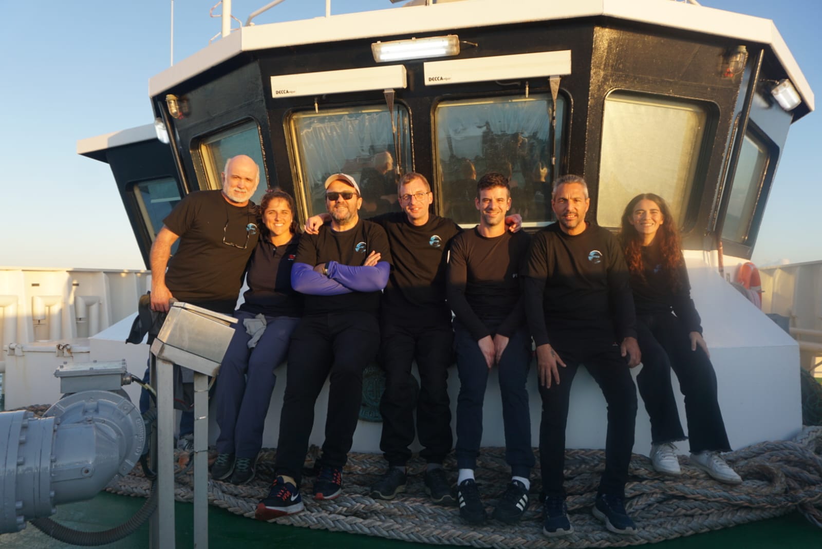 Equipo participante del relevamiento hidroacústico a bordo de una embarcación de investigación